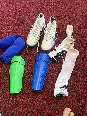 nike react: Футбольный комплект для игры на поле: - Бутсы с шипами для — 1