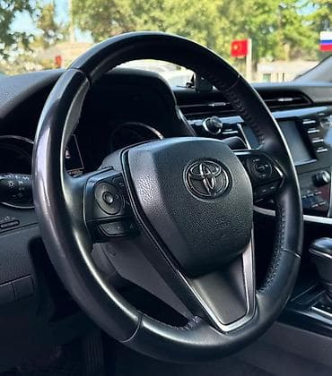 видно: Toyota Camry: 2018 г., Гибрид, Седан — 7