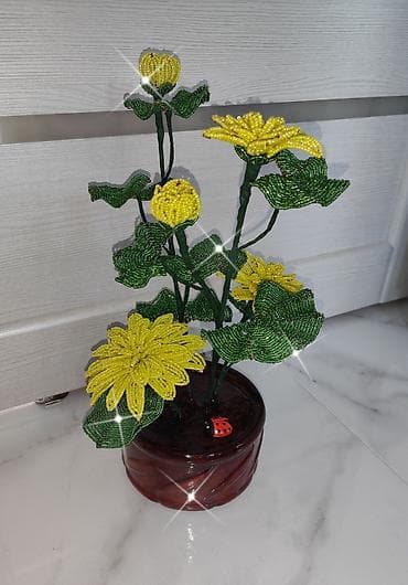 Подарок на любой случай, лотос из бисера в гипсовой вазе, полностью