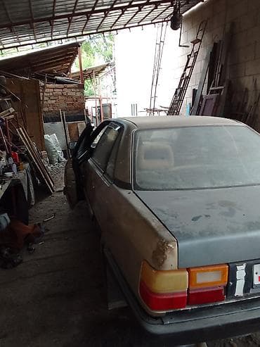 4 вд: Audi 100: 1989 г., Бензин, Седан — 5