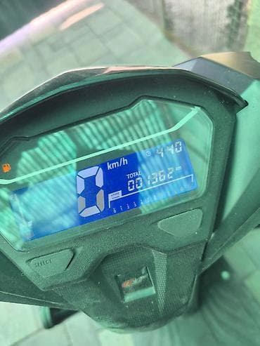 Мототехника: Скутер 150см³ (надпись «49» на обтекателе), серия S2/GT. Современный — 7