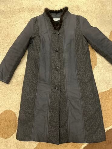 Продаю зимнее пальто. Очень теплое, легкое, комфортное. Внутри поделал