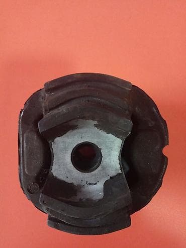 Подушка задней балки на мерс 210 кузов. Про зводство Китай. Есть