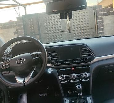 асвальт: Hyundai Avante: 2018 г., 1.6 л, Автомат, Бензин, Седан — 2