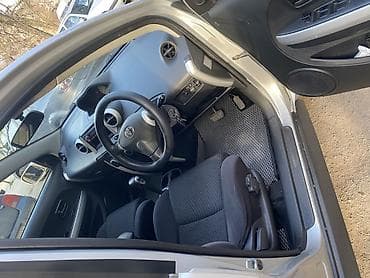 продаю тойота ист: Toyota Ist: 2003 г., 1.5 л, Автомат, Бензин, Хэтчбэк — 10