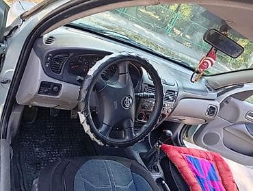Daewoo Nubira: 2001 г., 1.8 л, Механика, Бензин, Седан