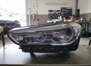 Комплект передних фар BMW 2020 г., Б/у, Оригинал at lalafo.kg Комплект передних фар BMW 2020 г., Б/у, Оригинал
