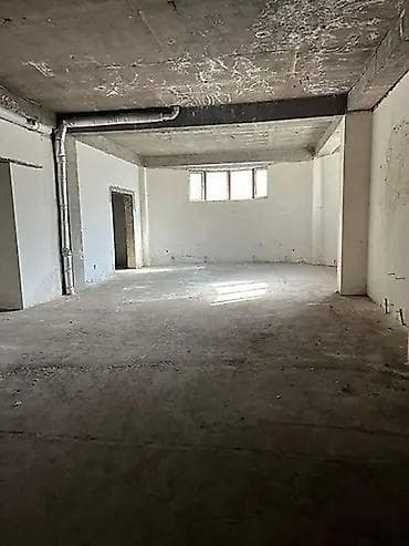 Коммерческая недвижимость: Ахунбаева/Манас Продается Помещение с бетонным полом и подготовленным — 4