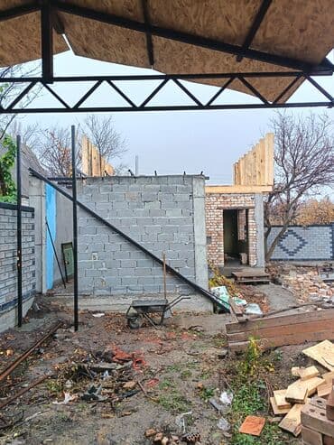 строительство дома из газобетона на винтовых сваях: Дома, Балконы, Бани Больше 6 лет опыта — 13