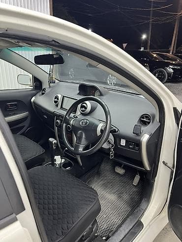 jac s7: Toyota Ist: 2003 г., 1.3 л, Автомат, Бензин, Хэтчбэк — 4