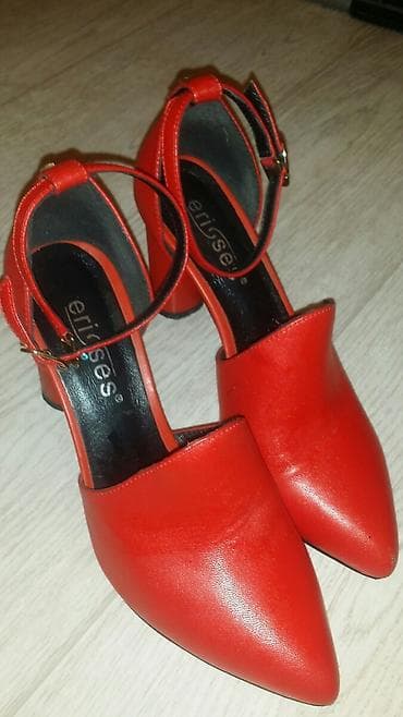 Жеке буюмдар: 1. Богато и стильно. Красно-малиновый цвет насыщенный .на ноге — 3