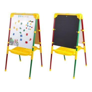 Двухсторонний мольберт в одну сторону можно писать мелом в другую