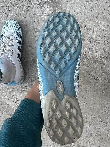 футбольные бутсы ош: Футбольные бутсы Adidas Predator (сороконожки) для игры на — 1