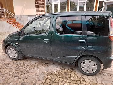 Унаа сатуу: Toyota Yaris Verso: 2004 г., 1.3 л, Кол менен иштөөчү, Бензин, Вэн/Минивэн — 3