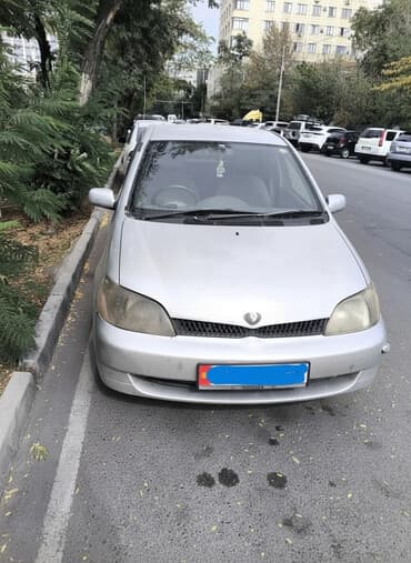 Toyota Platz: 2000 г., 1 л, Автомат, Бензин, Седан