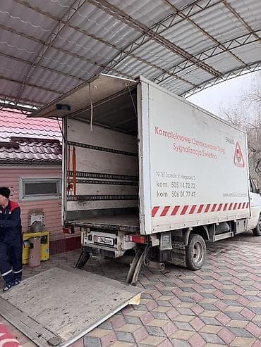 вагон кантинер: Грузовой автомобиль-фургон с гидробортом для перевозки паллетных и — 1