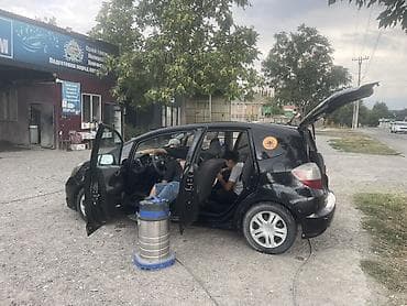 Транспорт: Honda Fit: 2010 г., Автомат, Бензин, Хэтчбэк — 7