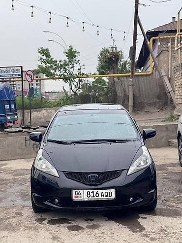 Транспорт: Honda Fit: 2009 г., 1.3 л, Механика, Бензин, Хэтчбэк — 2