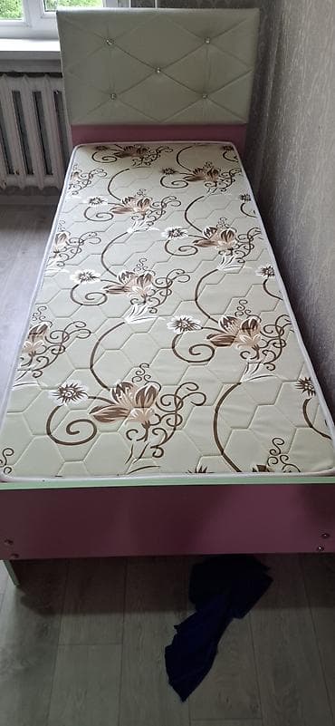 4 moms: Односпальная кровать, Б/у, С матрасом, длина - 190 см — 1