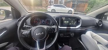 ка 3: Kia (белый кроссовер) - Кузов: компактный кроссовер, белый цвет — 1