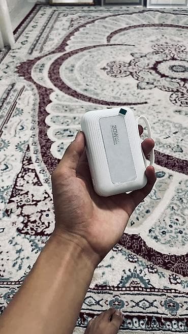 Портативный power bank с встроенными кабелями и быстрой зарядкой 20W — 3