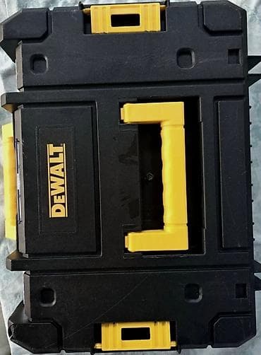 дистилированая вода: Аккумуляторная мини‑мойка DeWALT 20V XR Li‑Ion в кейсе Описание: - — 2