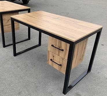 Продается компьютерный стол 
120*60
Высота 75 см