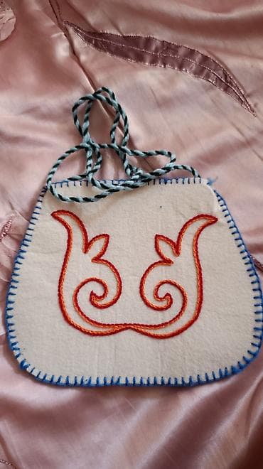 1. Сумочка из кийиза для телефона, для мелочей, ручная работа. Цена at lalafo.kg 1. Сумочка из кийиза для телефона, для мелочей, ручная работа. Цена