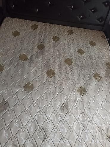 Стулья, табуретки: Двуспальная кровать, Б/у, С матрасом, длина - 200 см — 2