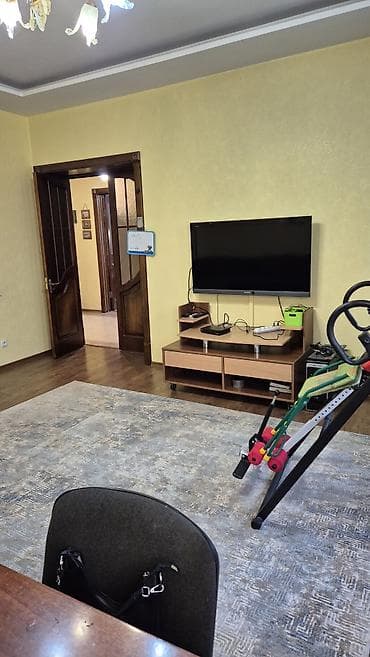 жаныбарлар: Продаётся уютный одноэтажный дом с ухоженным садом и цветниками. Район — 10