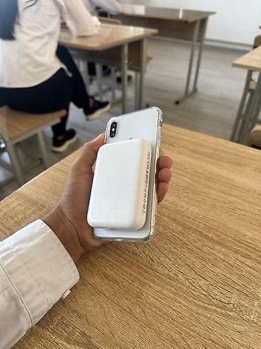 апл: IPhone Xs Max, Б/у, 256 ГБ, Серебристый, Чехол — 1