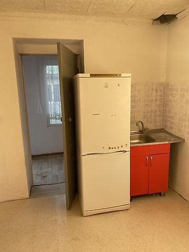 Гаражи: Продаётся одноэтажный дом с участком. Характеристики: - Материал — 5