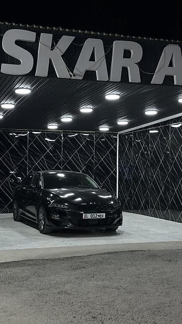 Продажа: черный седан бизнес‑класса (левый руль) Кузов и дизайн: -