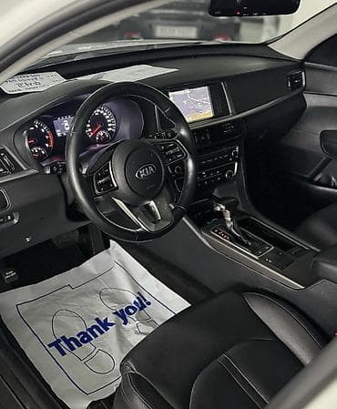Kia к5 (рестайлинг), белый седан бизнес-класса. Посуточно автомобили — 10