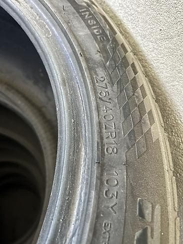 Продам комплект летних разношироких покрышек перед 245/ 45 /18 зад 275