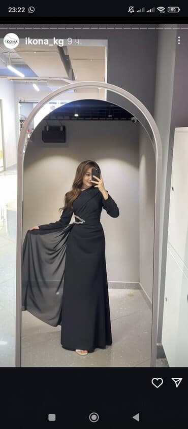 пышное кружевное платье: Вечернее платье в пол с асимметричным дизайном и драпировкой. - — 1