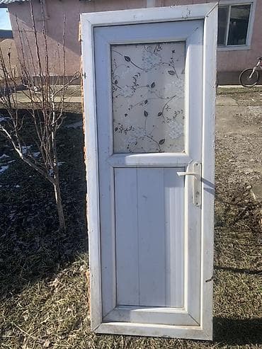 стекло для окон цена: Пластиковая дверь с остеклением и ручкой - Материал: ПВХ профиль — 1