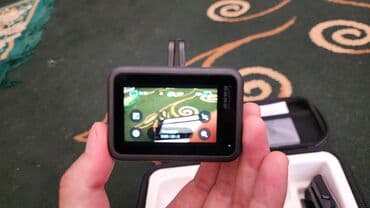 часы с экраном: Компактная экшн-камера GoPro черного цвета, предназначенная для съемки — 2
