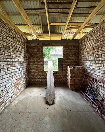 act building: ✨ Продаётся дом в с. Сокулук ✨ 🏡 Характеристики: • Участок - 6,7 — 9