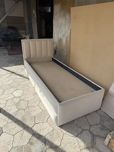 раскладушка двуспальная: Узкая односпальная кровать с мягким изголовьем и выкатным ящиком для — 2