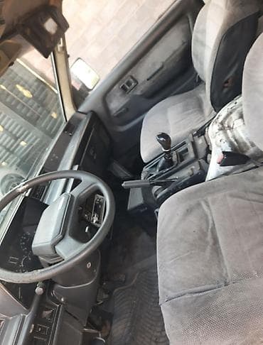 nissan sani: Toyota Hiace: 1987 г., 1.8 л, Механика, Бензин, Минивэн — 4