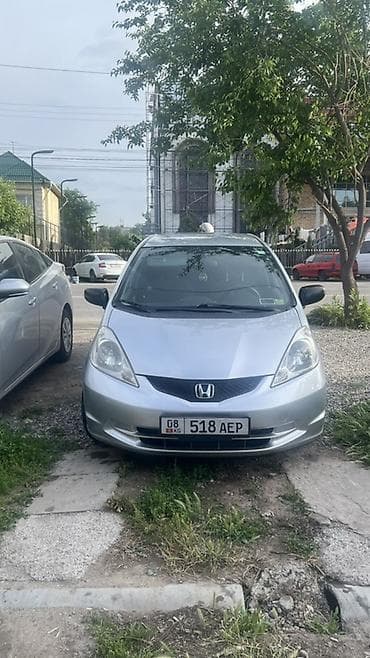 Honda Fit: 2011 г., 1.5 л, Автомат, Бензин, Хэтчбэк