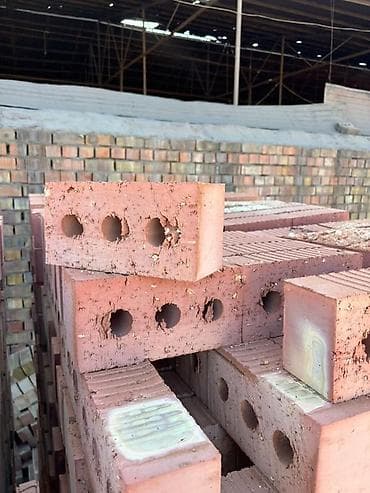 Кирпич керамический пустотелый (3-дырчатый), обожжённый 9 сомов с