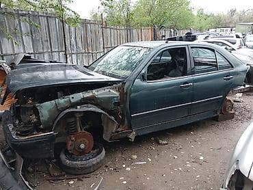 e class: Кузовной донор/разбор на запчасти — седан темно‑зеленого цвета (класс — 2