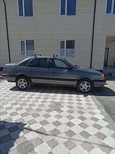 балыкчы пляж: Volkswagen Passat: 1990 г., 1.8 л, Механика, Бензин, Седан — 1