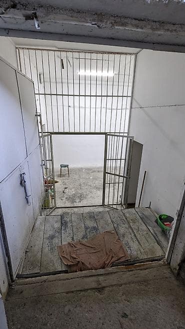 6 мкр: Продам подвальное помещение 166кв.м. Есть отдельный вход со двора — 3