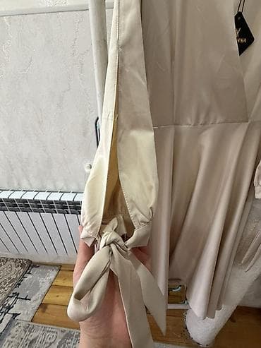 Платье Al Donna, молочно-бежевый оттенок. Платье новое - Фасон