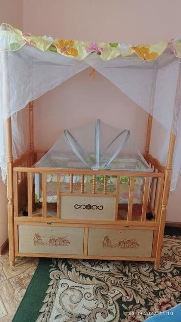 кровать двух ярустный: Детский манеж с люлькой,в хорошем состоянии — 1