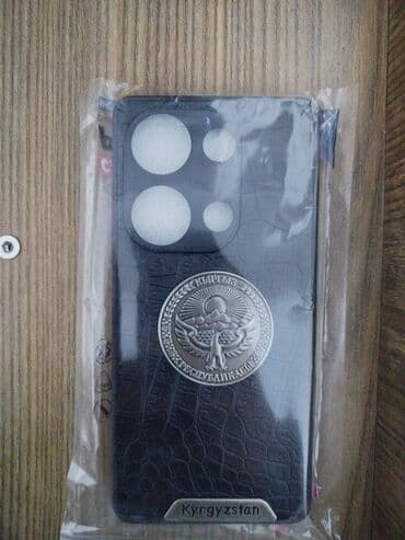 Чехол для смартфона с большим вырезом под блок камер (три крупных и