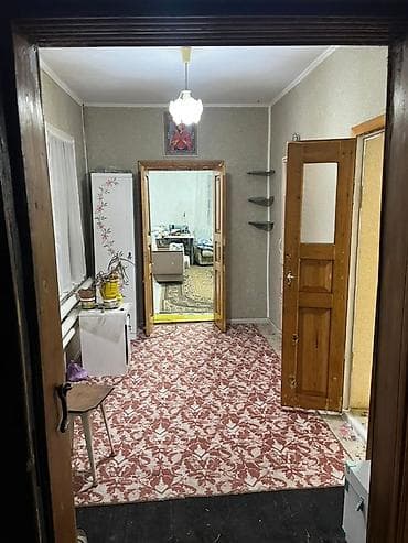 дом в селе пригородный: Дом находится город Балыкчы. Заезжай и живи. Есть септик. Рядом с — 3